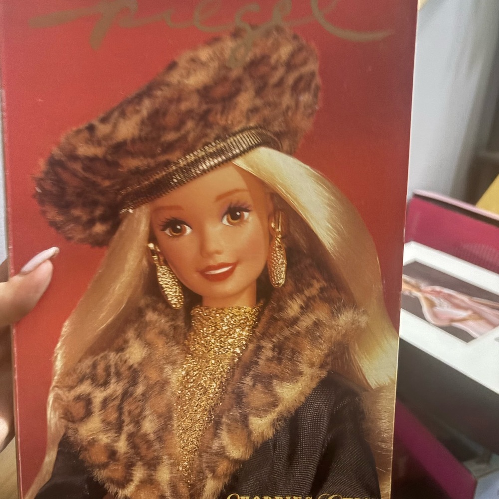 Barbie Shopping Chic Doll in Gold Box